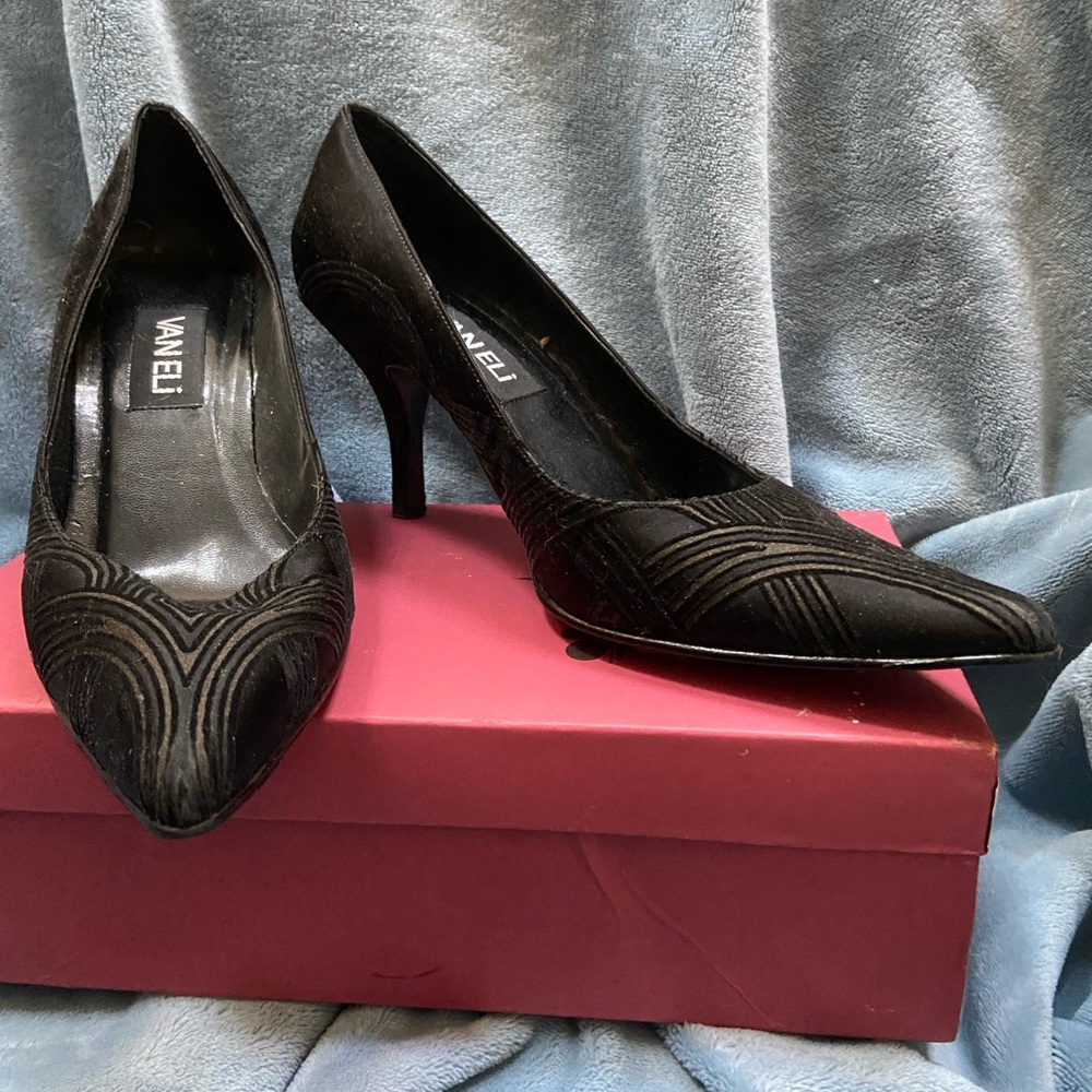 Vaneli 3” Suede Pumps